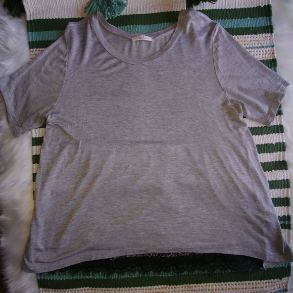 3/$12 🔴 Bien Gray Shirt - Picture 3 of 5